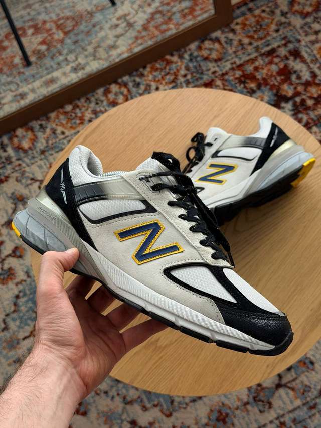 New Balance 990v4 ‘Black Silver’